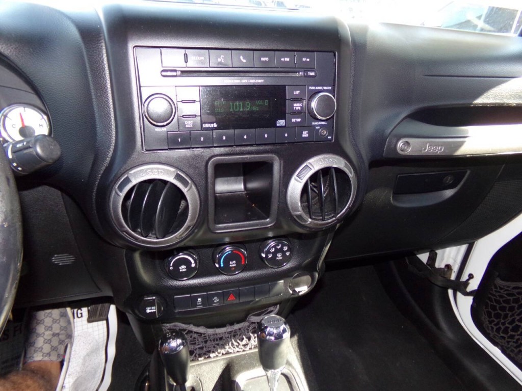 2013 Jeep Wrangler Image 44