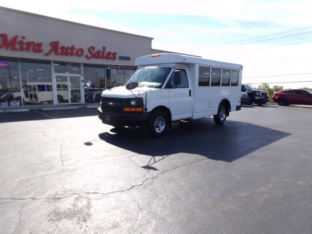 2006 Chevrolet Express Image 3