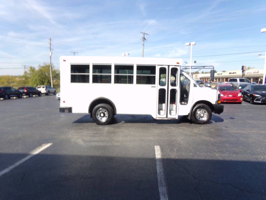 2006 Chevrolet Express Image 6