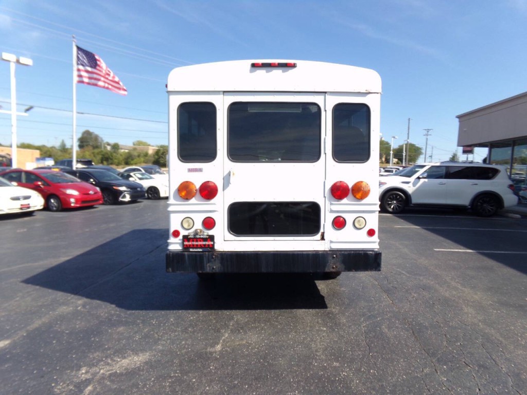2006 Chevrolet Express Image 8