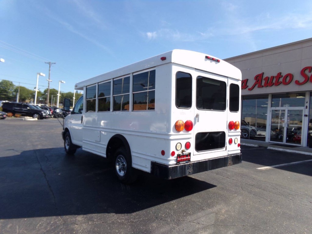 2006 Chevrolet Express Image 9