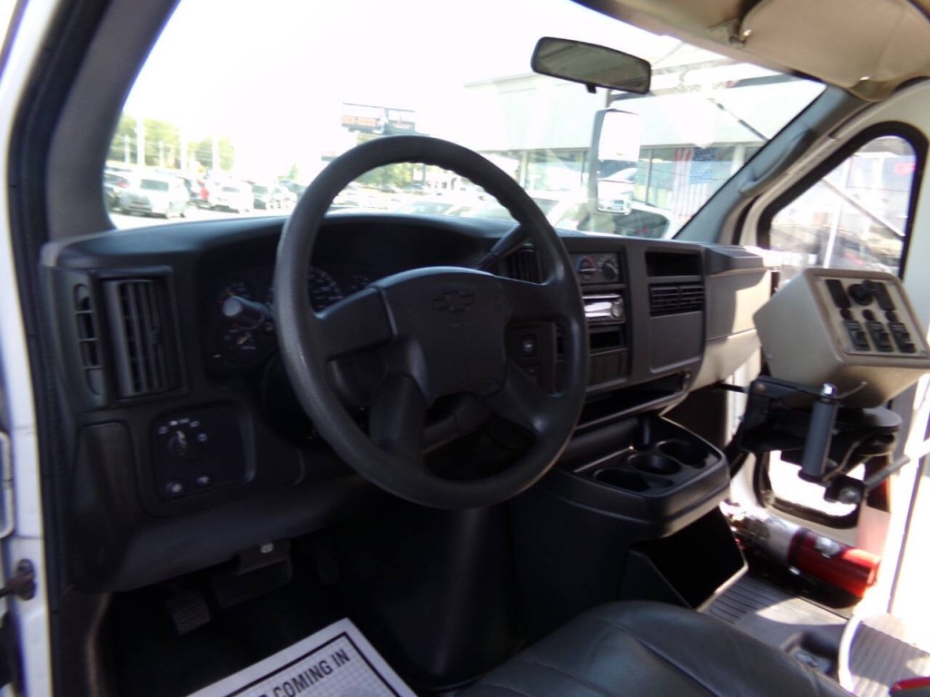 2006 Chevrolet Express Image 14
