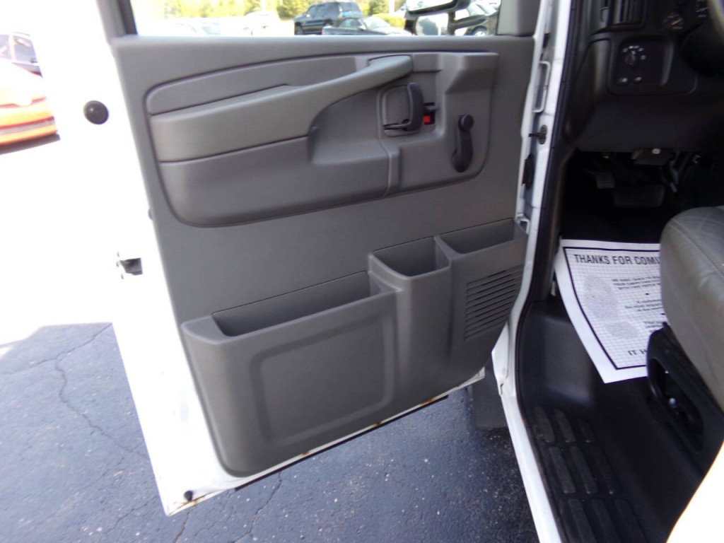 2006 Chevrolet Express Image 15