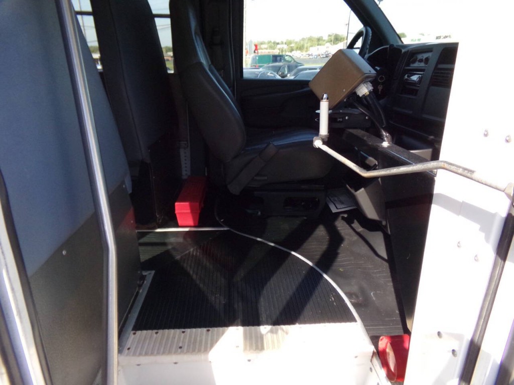 2006 Chevrolet Express Image 17