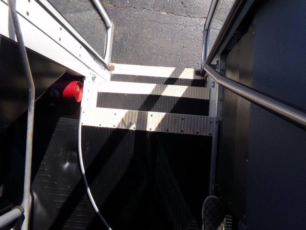 2006 Chevrolet Express Image 24