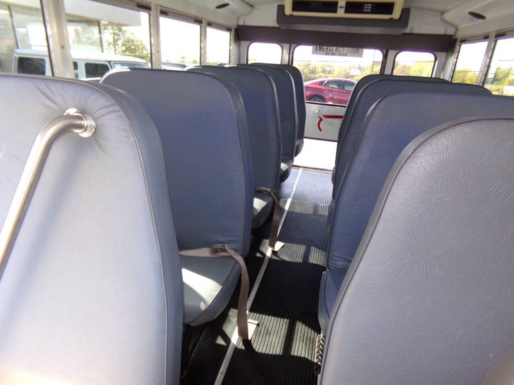 2006 Chevrolet Express Image 26