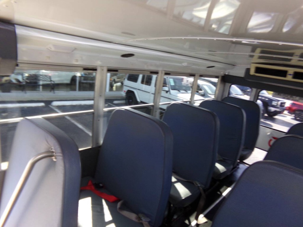 2006 Chevrolet Express Image 27