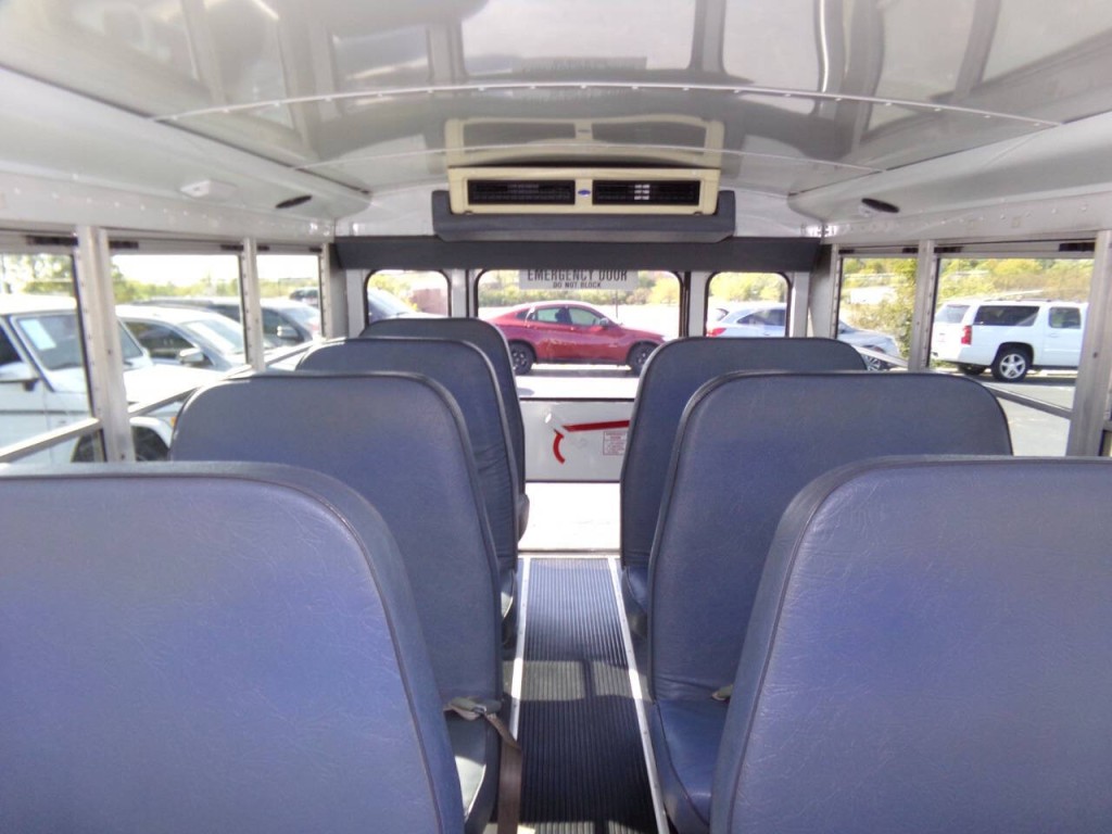 2006 Chevrolet Express Image 29