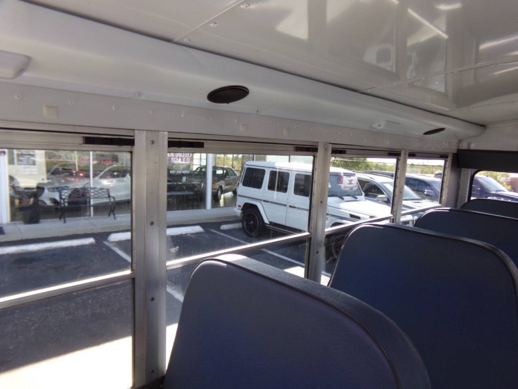 2006 Chevrolet Express Image 31