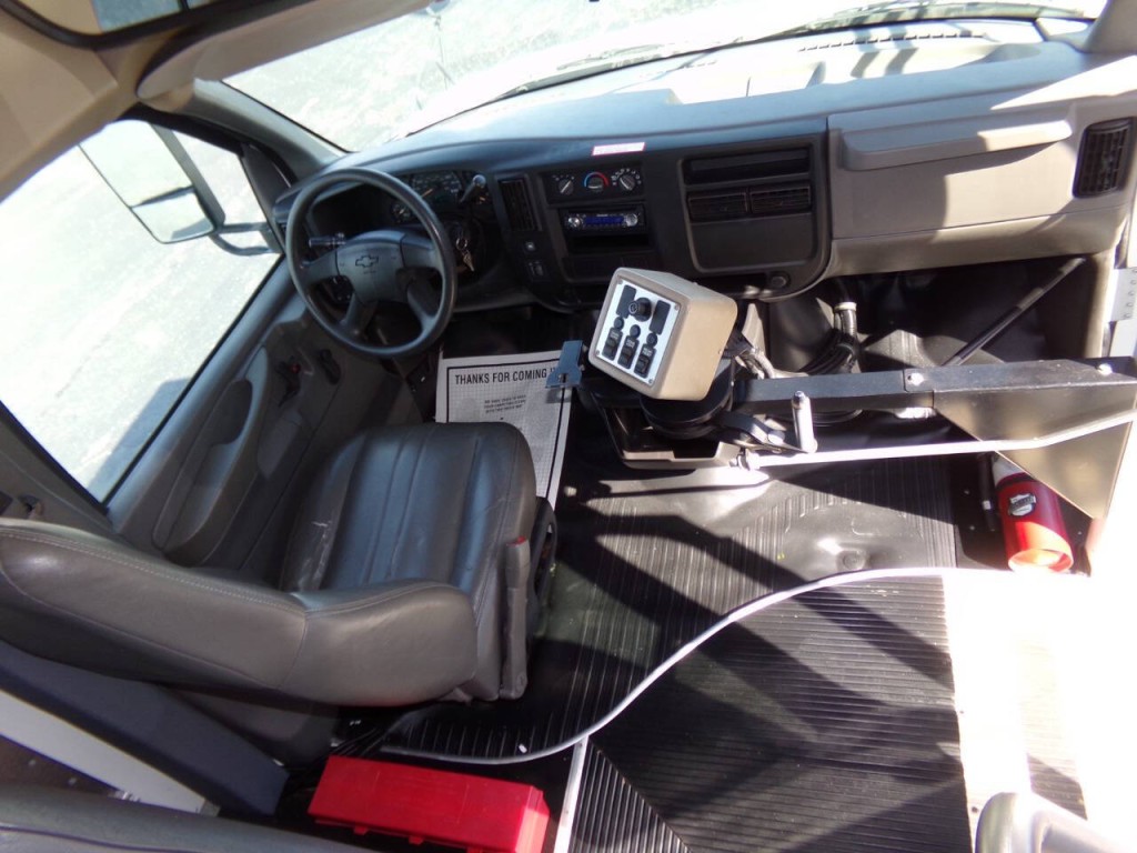 2006 Chevrolet Express Image 34