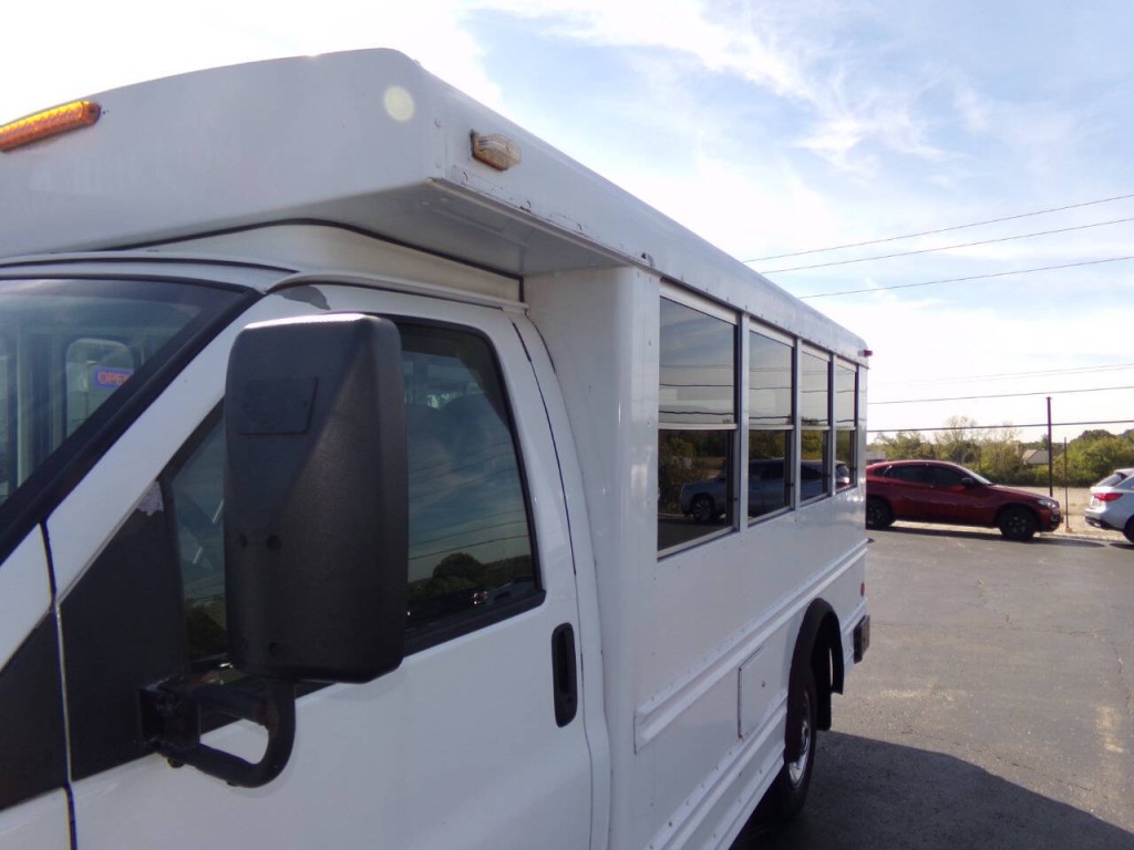 2006 Chevrolet Express Image 37