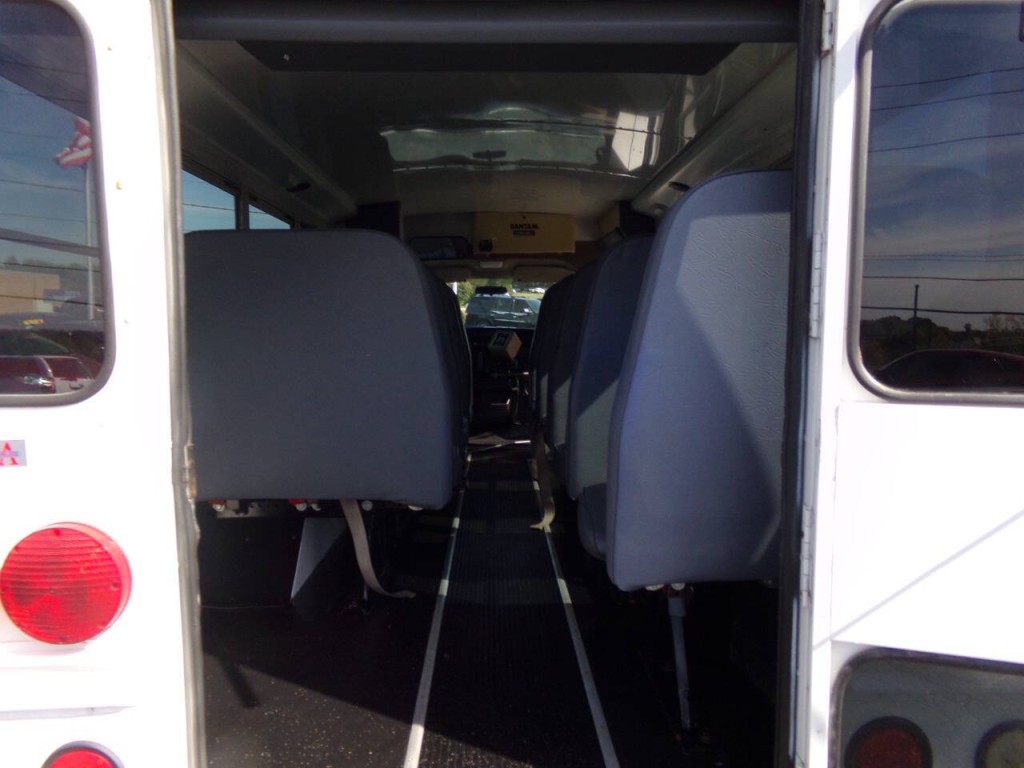 2006 Chevrolet Express Image 41