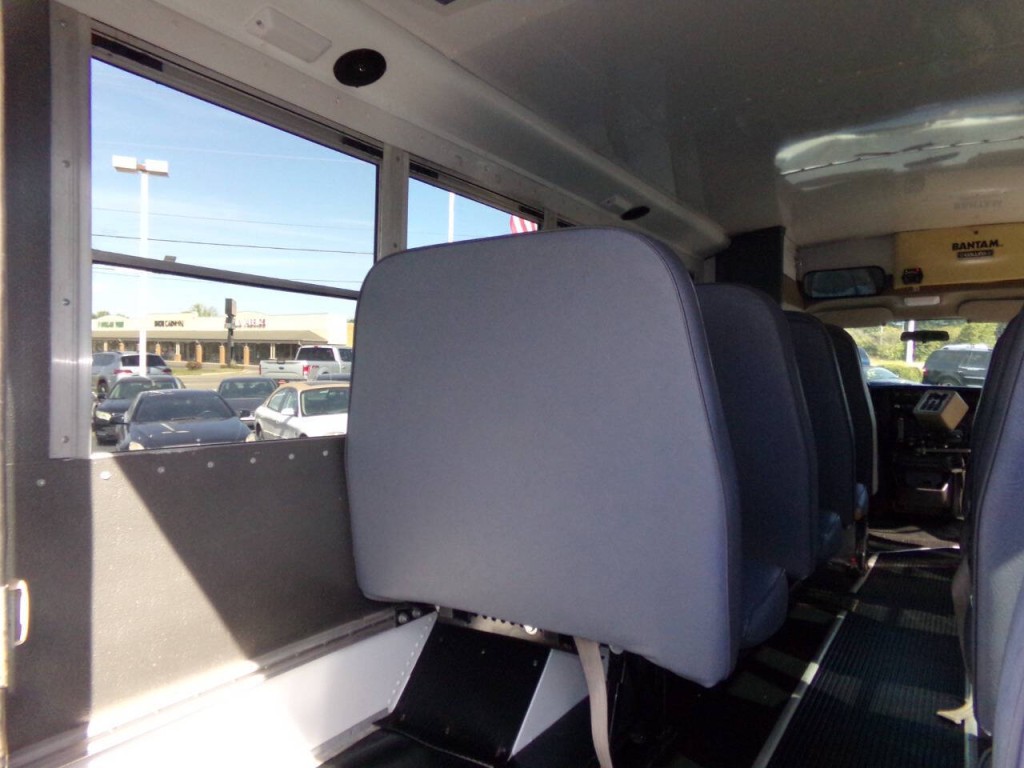 2006 Chevrolet Express Image 43