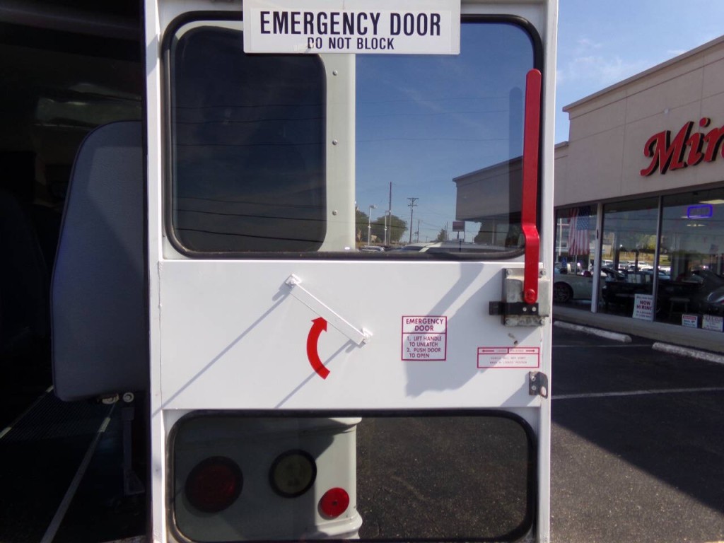 2006 Chevrolet Express Image 44