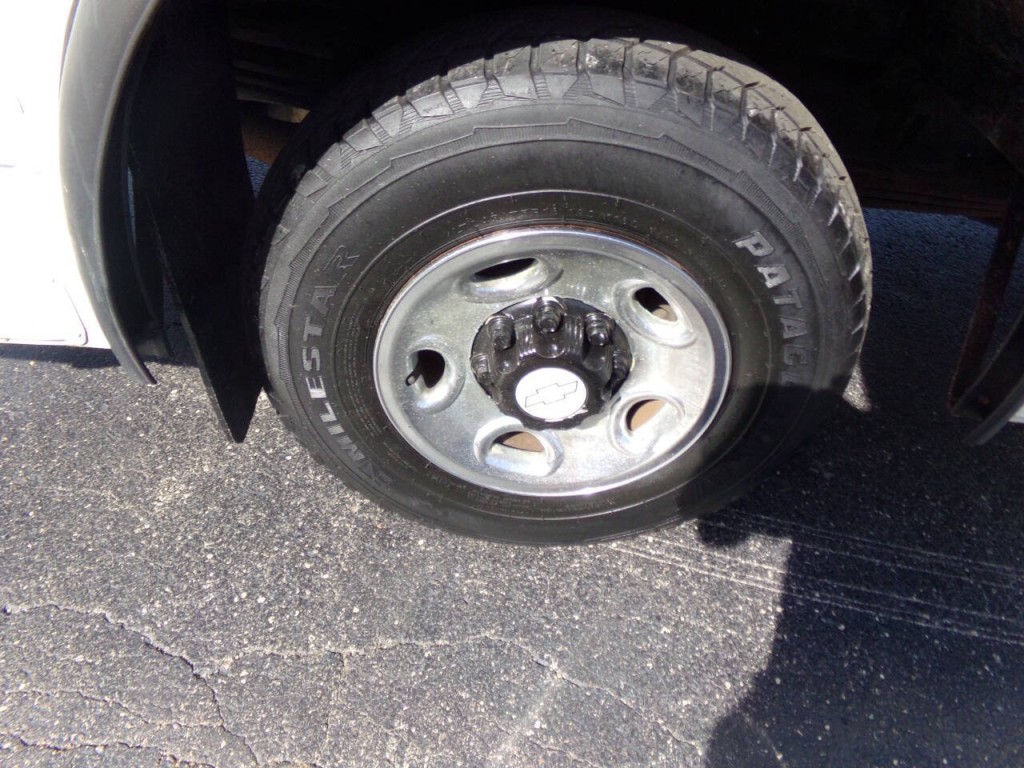 2006 Chevrolet Express Image 46