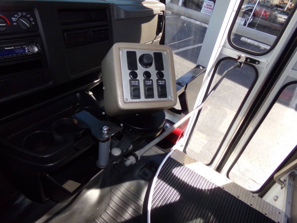 2006 Chevrolet Express Image 58