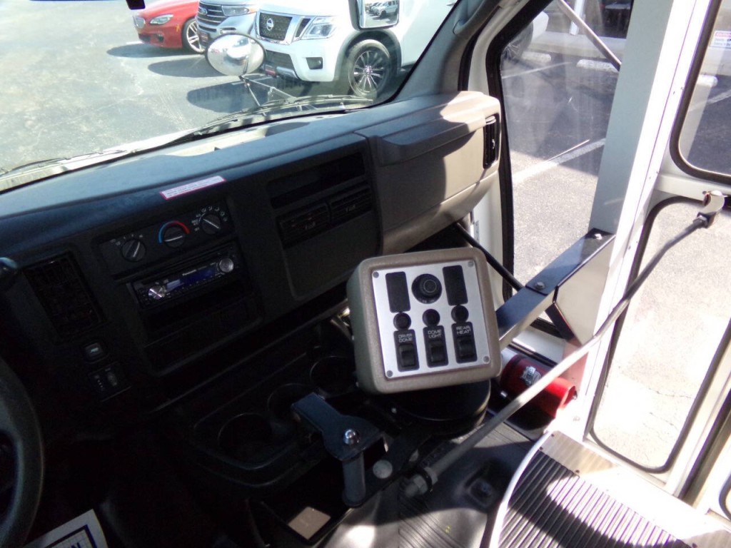 2006 Chevrolet Express Image 59