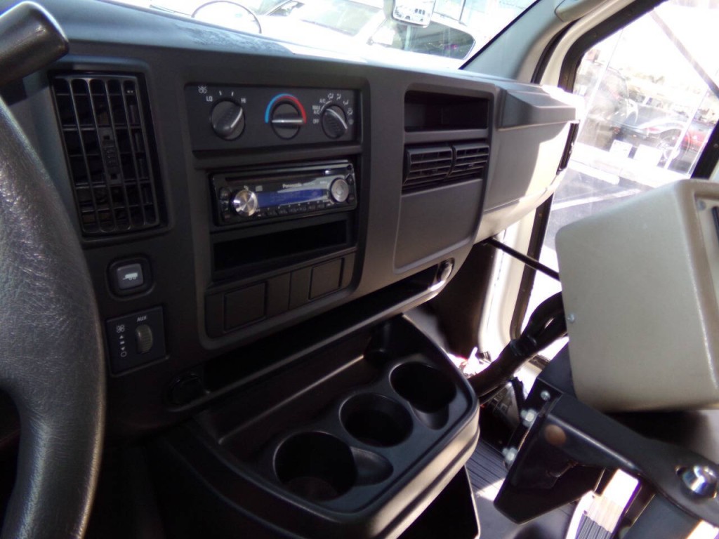 2006 Chevrolet Express Image 60