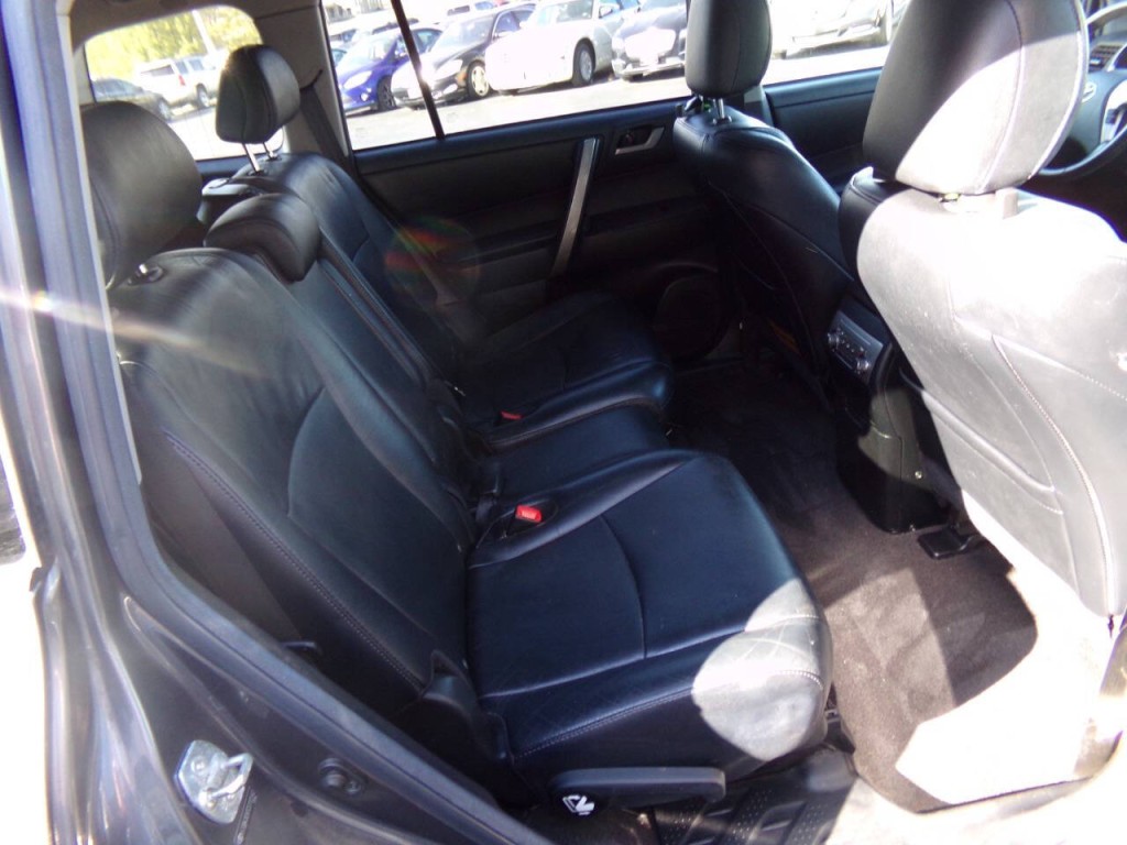2012 Toyota Highlander Image 24