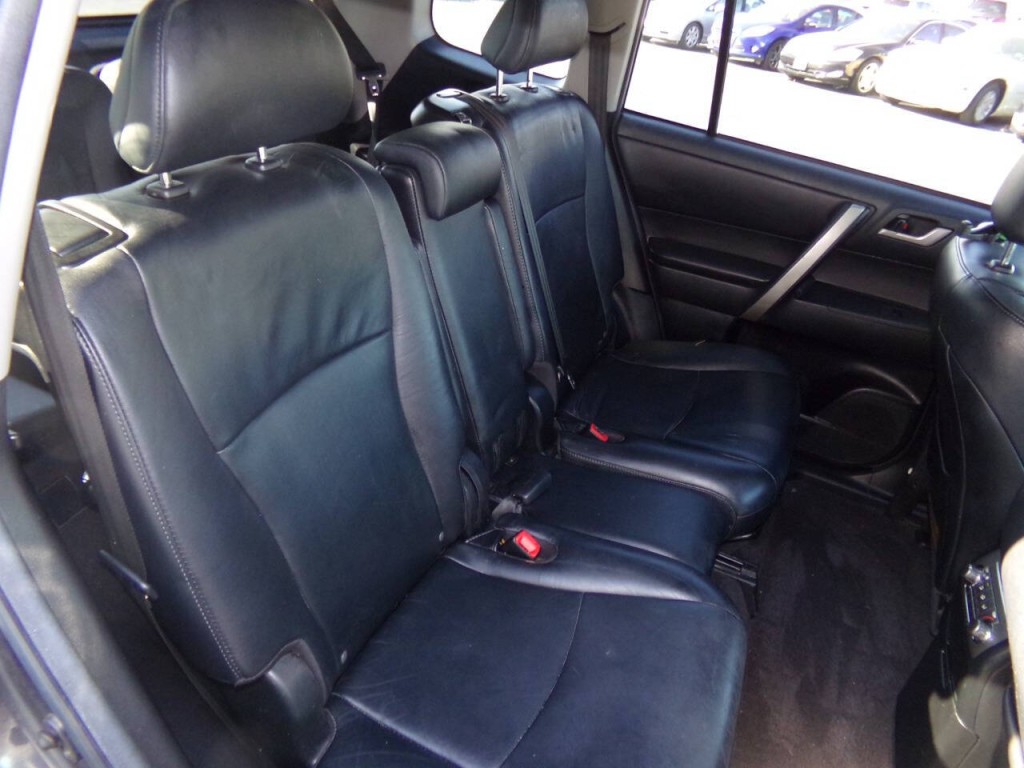 2012 Toyota Highlander Image 25