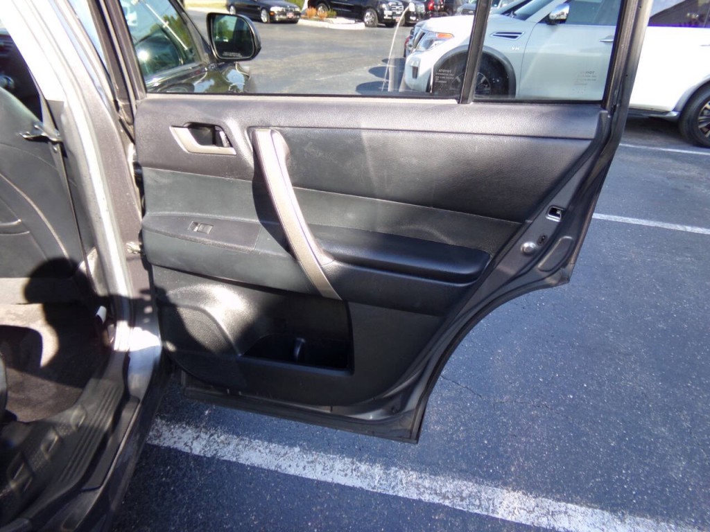 2012 Toyota Highlander Image 28