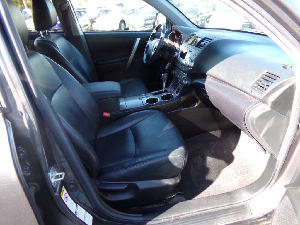 2012 Toyota Highlander Image 29