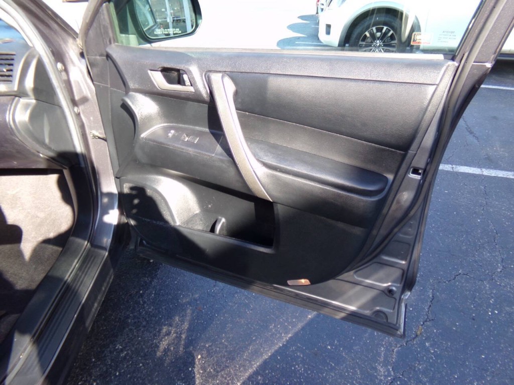 2012 Toyota Highlander Image 32