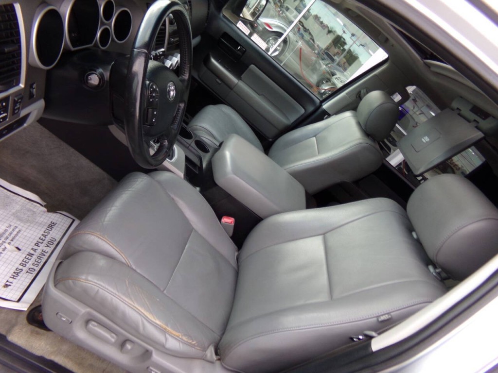 2011 Toyota Sequoia Image 11