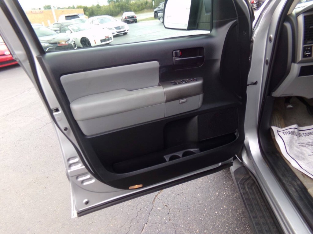 2011 Toyota Sequoia Image 12