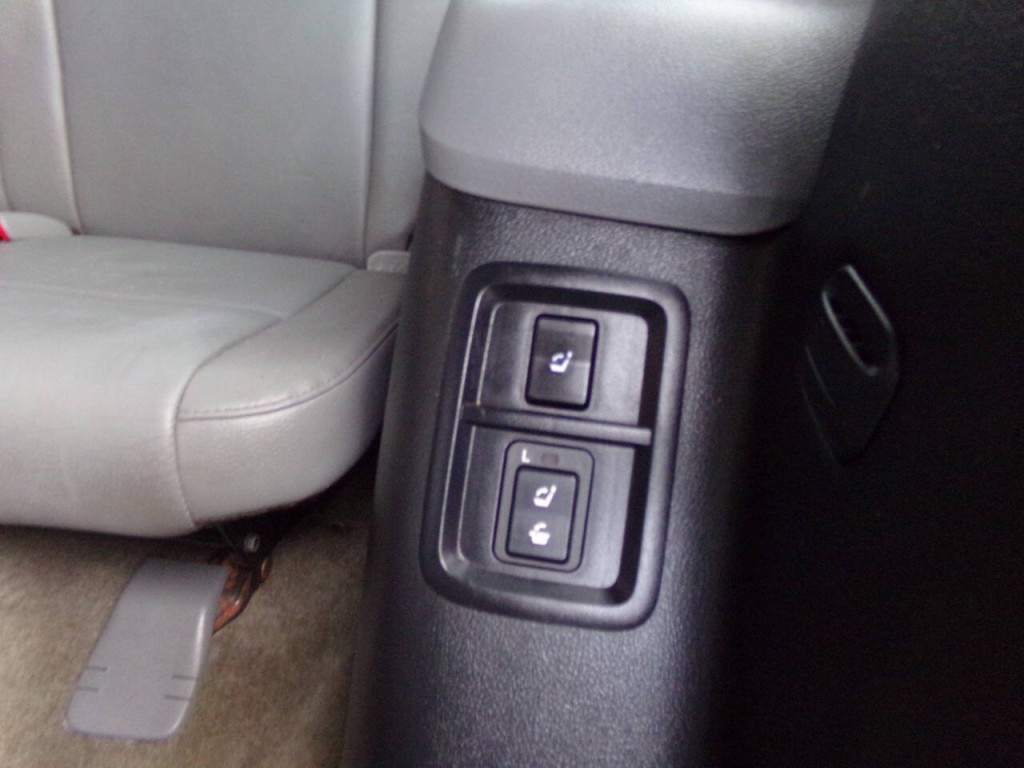 2011 Toyota Sequoia Image 16