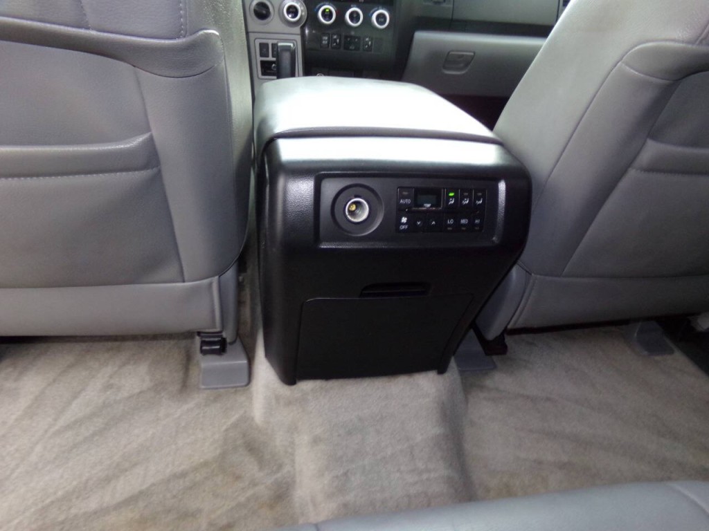 2011 Toyota Sequoia Image 18