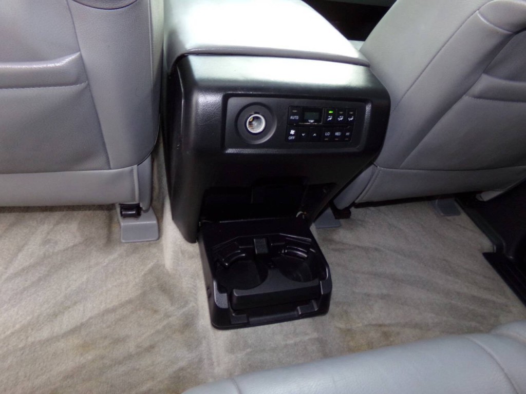 2011 Toyota Sequoia Image 20