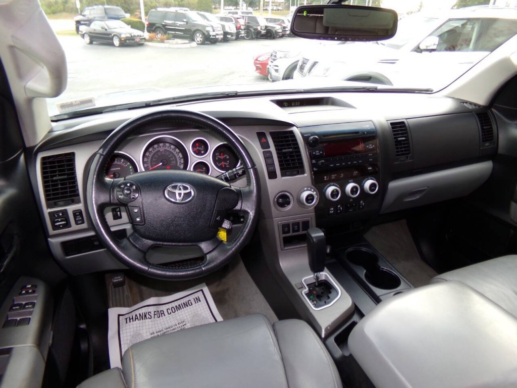 2011 Toyota Sequoia Image 22