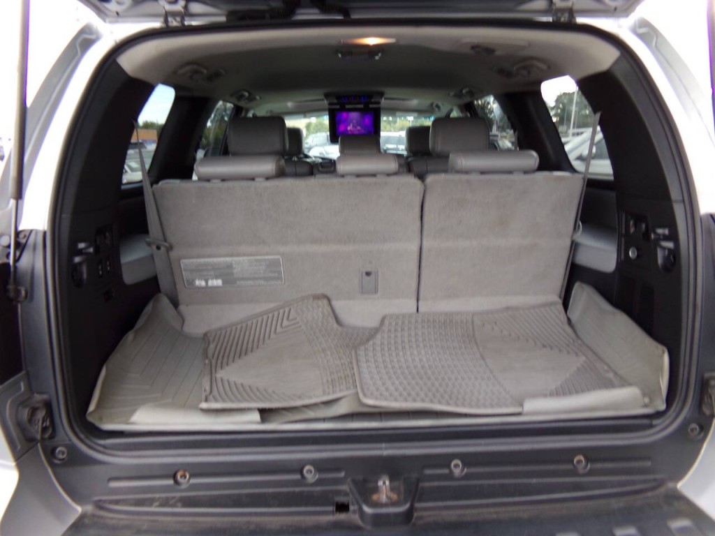 2011 Toyota Sequoia Image 24