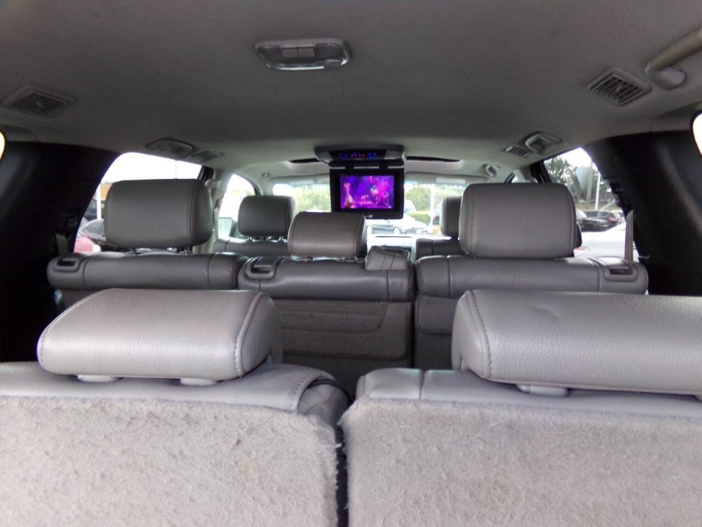 2011 Toyota Sequoia Image 25