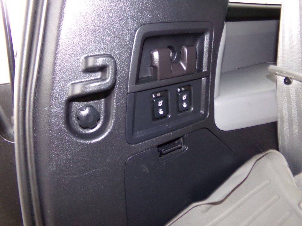 2011 Toyota Sequoia Image 29