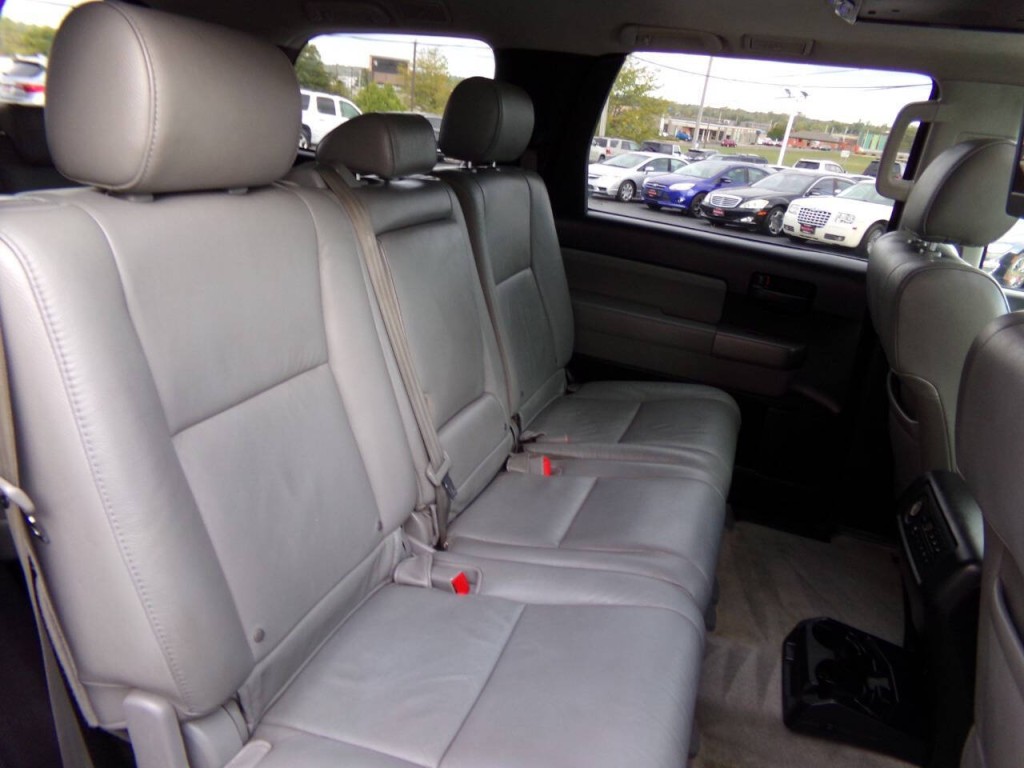 2011 Toyota Sequoia Image 31