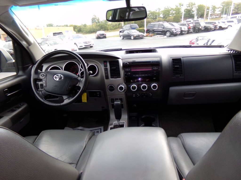 2011 Toyota Sequoia Image 34