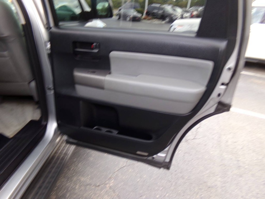 2011 Toyota Sequoia Image 35
