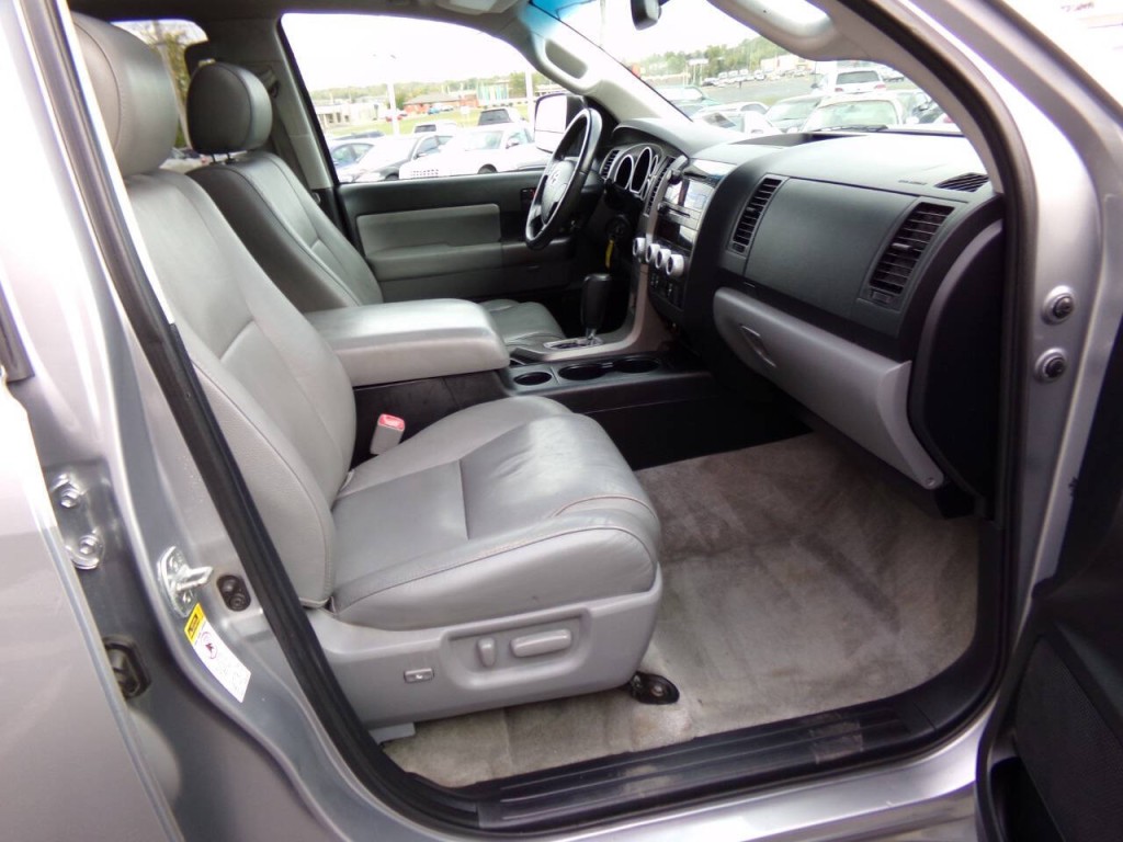 2011 Toyota Sequoia Image 36