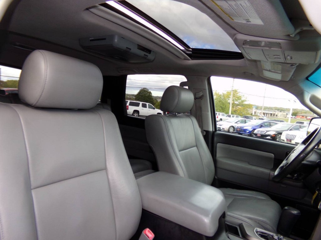 2011 Toyota Sequoia Image 38