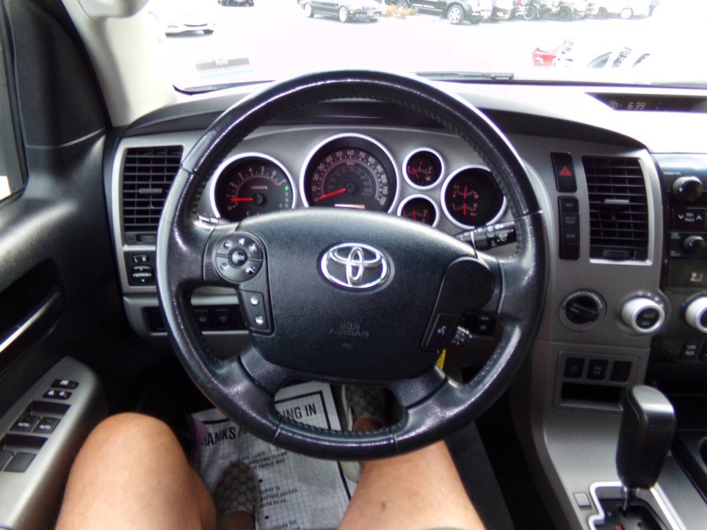 2011 Toyota Sequoia Image 65