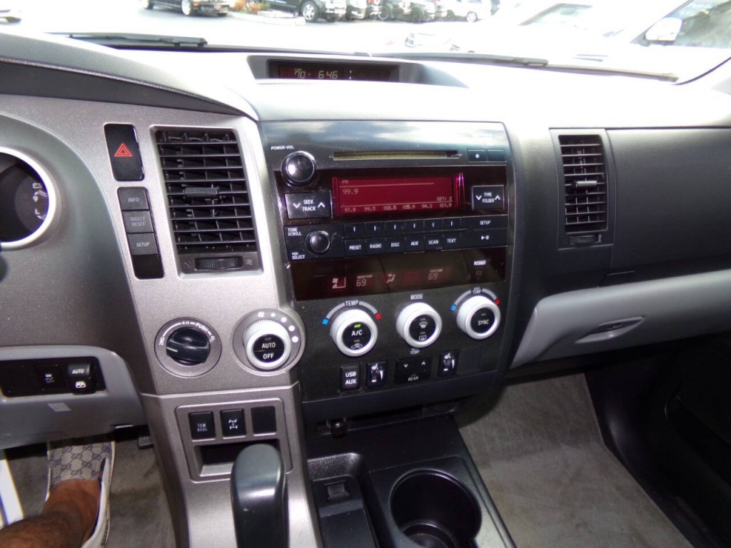 2011 Toyota Sequoia Image 71
