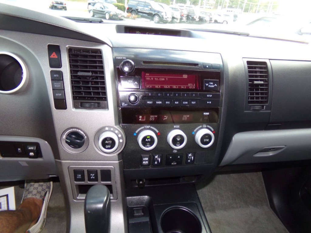 2011 Toyota Sequoia Image 76