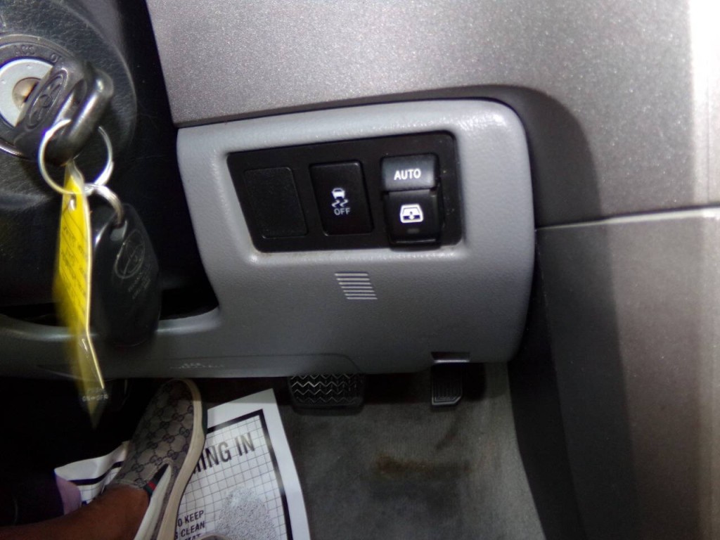2011 Toyota Sequoia Image 81