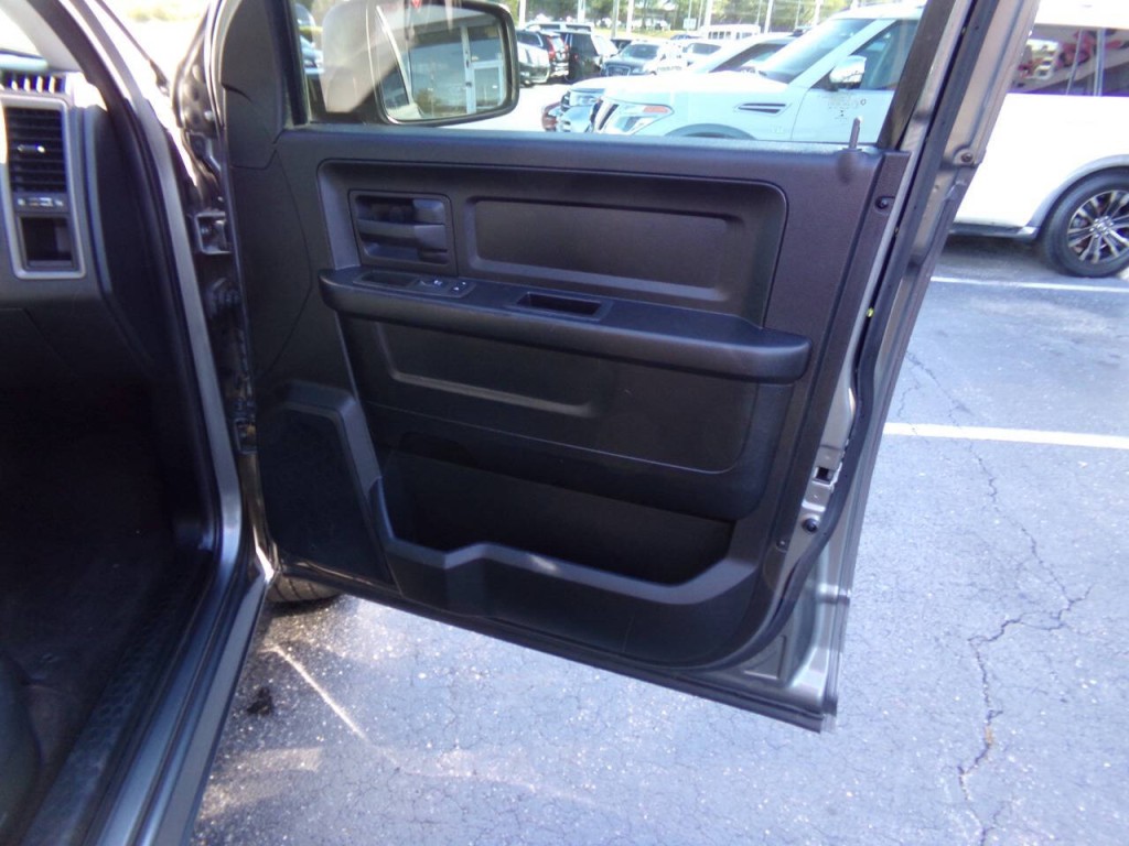 2013 RAM 1500 Image 25