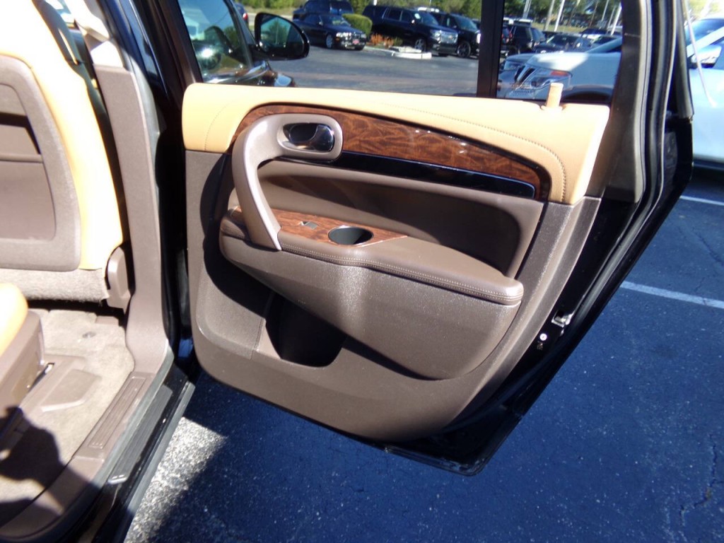 2017 Buick Enclave Image 32