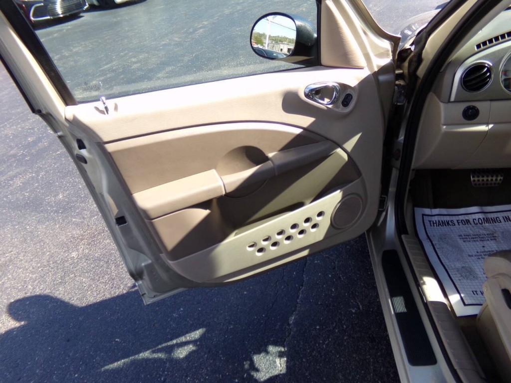 2006 Chrysler PT Cruiser Image 13
