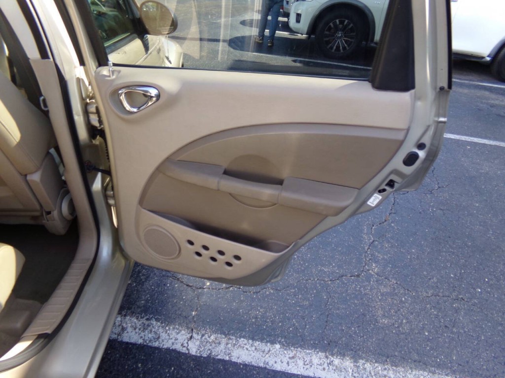 2006 Chrysler PT Cruiser Image 27