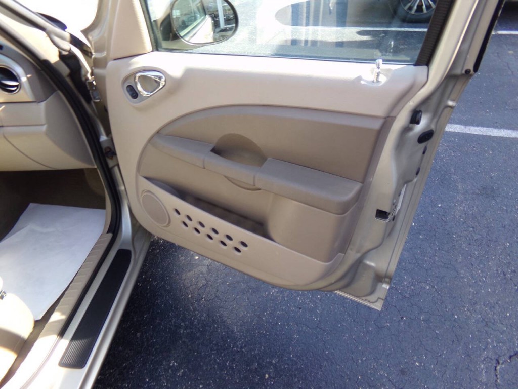 2006 Chrysler PT Cruiser Image 30